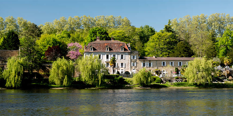 Exterior of Les Magnolias, The Dordogne