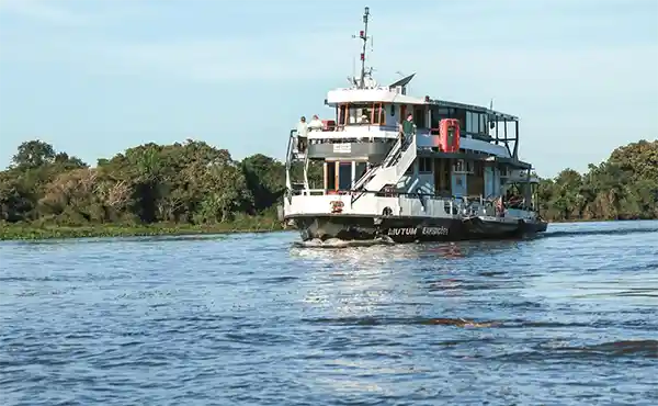 Mutum Expeditions Houseboat