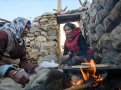 Women cooking in Ulley Valley, India.