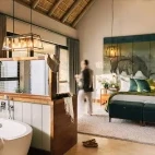 Simbavati's luxury suites, with stunning design, large bed and bath.