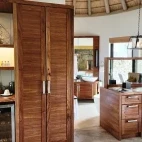 Kitchenette and desk facilities as part of the luxury suites at Simbavati Camp George.