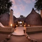 The impressive entrance of Hoyo Hoyo Safari Lodge, South Africa.