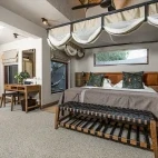 Bedroom in a Sabi Sabi Bush Lodge suite.