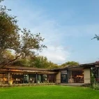 Tanda Tula safari lodge, with well-kept grass lawn in South Africa
