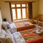 Twin bedroom at Snow Leopard Lodge in Ulley Valley, India.