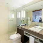 A guest bathroom at Cicada Lodge, Australia.