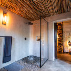 Bathroom at Tarkuni Lodge in Tsawlu Private Game Reserve, South Africa.