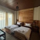 A twin room at Shikhar Tarry Lodge, India