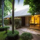 Garden & room at PhuWanalee Resort in Thailand