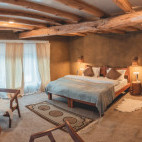 Bedroom at Drenmo Lodge in India