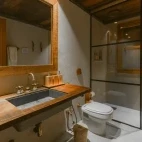 View of a standard bathroom at Pousada Trijuncao, Brazil.