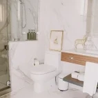 King standard bathroom at Hotel Bidasoa in Santiago, Chile