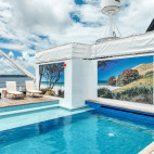 Swimming pool on board Heritage Adventurer