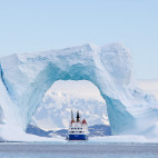 Ocean Nova & iceberg.