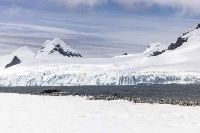 View of Antarctic scenery.